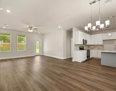 2414 Forest Hill Lane - Photo Thumbnail 7