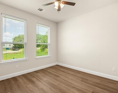 2414 Forest Hill Lane - Photo Thumbnail 24