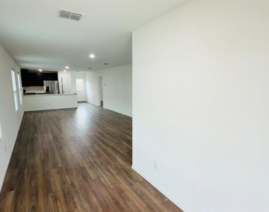 7520 Gray Wolf Lane - Photo Thumbnail 4