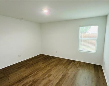 7520 Gray Wolf Lane - Photo Thumbnail 12
