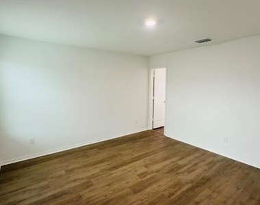 7520 Gray Wolf Lane - Photo Thumbnail 10