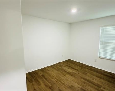 7520 Gray Wolf Lane - Photo Thumbnail 15