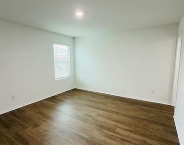 7520 Gray Wolf Lane - Photo Thumbnail 11