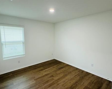 7520 Gray Wolf Lane - Photo Thumbnail 18