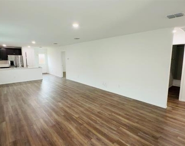 7520 Gray Wolf Lane - Photo Thumbnail 5
