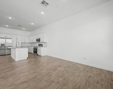 6232 E University Drive - Photo Thumbnail 4