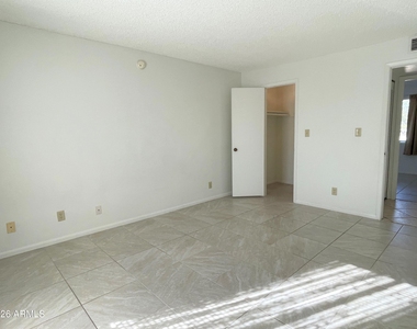 4746 W Aster Drive - Photo Thumbnail 15