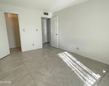 4746 W Aster Drive - Photo Thumbnail 13