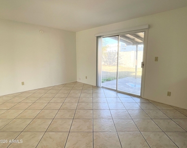 4746 W Aster Drive - Photo Thumbnail 10