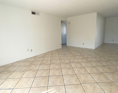 4746 W Aster Drive - Photo Thumbnail 8