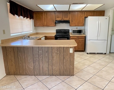 4746 W Aster Drive - Photo Thumbnail 5