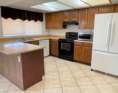 4746 W Aster Drive - Photo Thumbnail 6