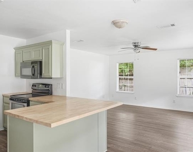 604 S Maxey Street - Photo Thumbnail 8