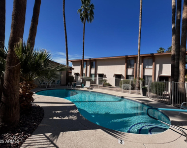 4846 N Woodmere Fairway -- - Photo Thumbnail 2