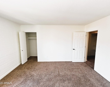 4846 N Woodmere Fairway -- - Photo Thumbnail 17
