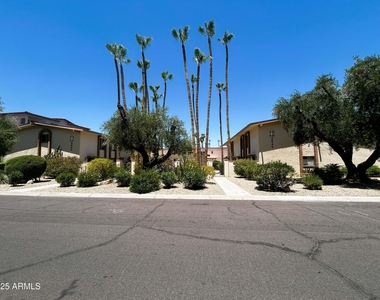 4846 N Woodmere Fairway -- - Photo Thumbnail 8