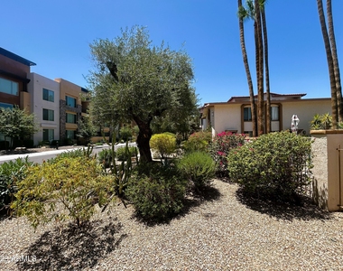 4846 N Woodmere Fairway -- - Photo Thumbnail 9