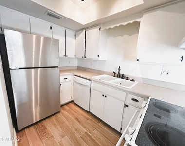 4846 N Woodmere Fairway -- - Photo Thumbnail 10