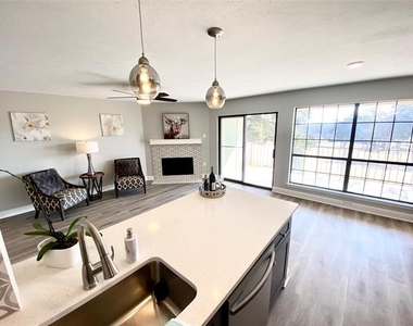 2505 Wedglea Drive - Photo Thumbnail 12