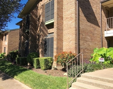 2505 Wedglea Drive - Photo Thumbnail 2
