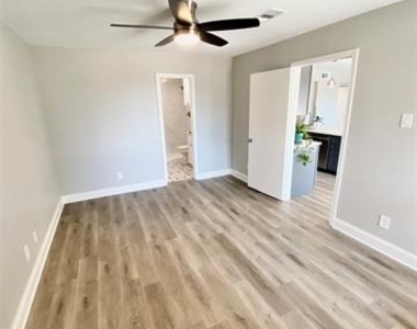 2505 Wedglea Drive - Photo Thumbnail 23