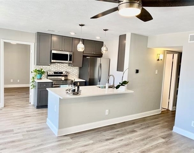 2505 Wedglea Drive - Photo Thumbnail 8