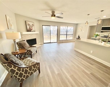 2505 Wedglea Drive - Photo Thumbnail 5