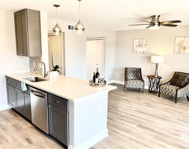 2505 Wedglea Drive - Photo Thumbnail 10