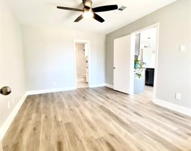 2505 Wedglea Drive - Photo Thumbnail 22
