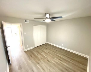 2505 Wedglea Drive - Photo Thumbnail 18
