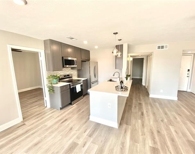2505 Wedglea Drive - Photo Thumbnail 9