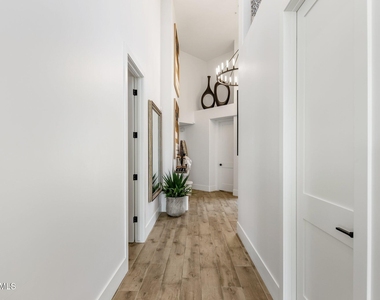 8222 E Cortez Drive - Photo Thumbnail 4
