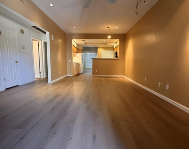 101 N 7th Street - Photo Thumbnail 4