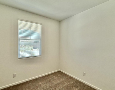 3254 N 98th Lane - Photo Thumbnail 10