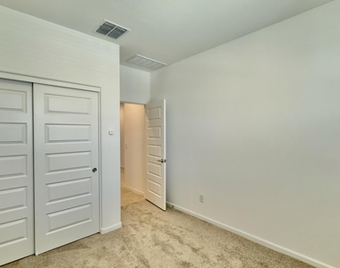 3254 N 98th Lane - Photo Thumbnail 9