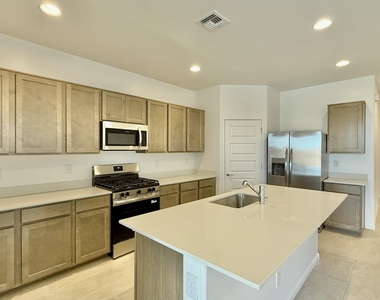 3254 N 98th Lane - Photo Thumbnail 2