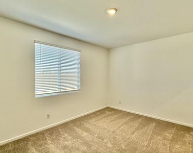 3254 N 98th Lane - Photo Thumbnail 13