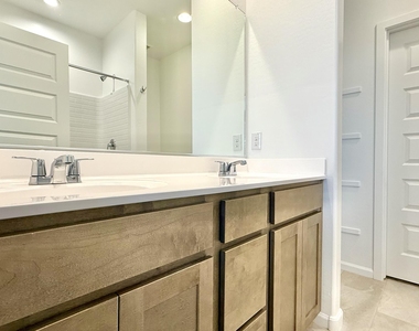 3254 N 98th Lane - Photo Thumbnail 15