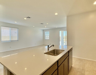 3254 N 98th Lane - Photo Thumbnail 4