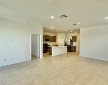 3254 N 98th Lane - Photo Thumbnail 5