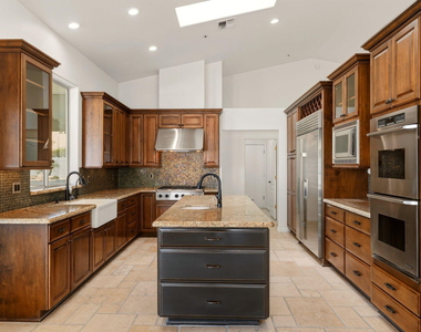 8638 E Dahlia Drive - Photo Thumbnail 10