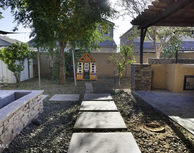 42275 W Calle Street - Photo Thumbnail 16