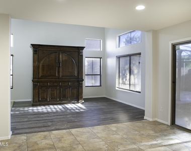 42275 W Calle Street - Photo Thumbnail 6