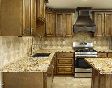 42275 W Calle Street - Photo Thumbnail 8