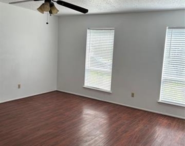 3513 Claymore Drive - Photo Thumbnail 9