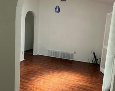 3513 Claymore Drive - Photo Thumbnail 3