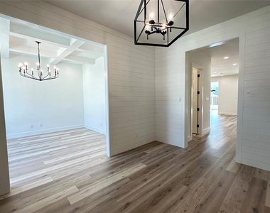 3908 Rochelle Drive - Photo Thumbnail 2