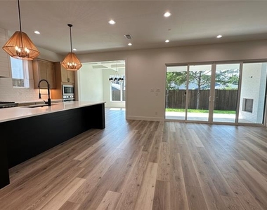 3908 Rochelle Drive - Photo Thumbnail 6