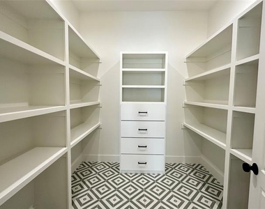 3908 Rochelle Drive - Photo Thumbnail 9