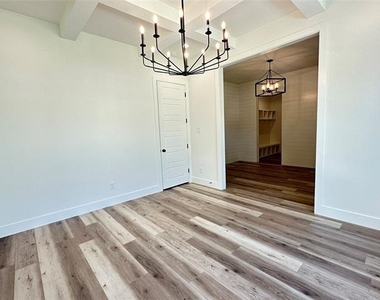 3908 Rochelle Drive - Photo Thumbnail 4